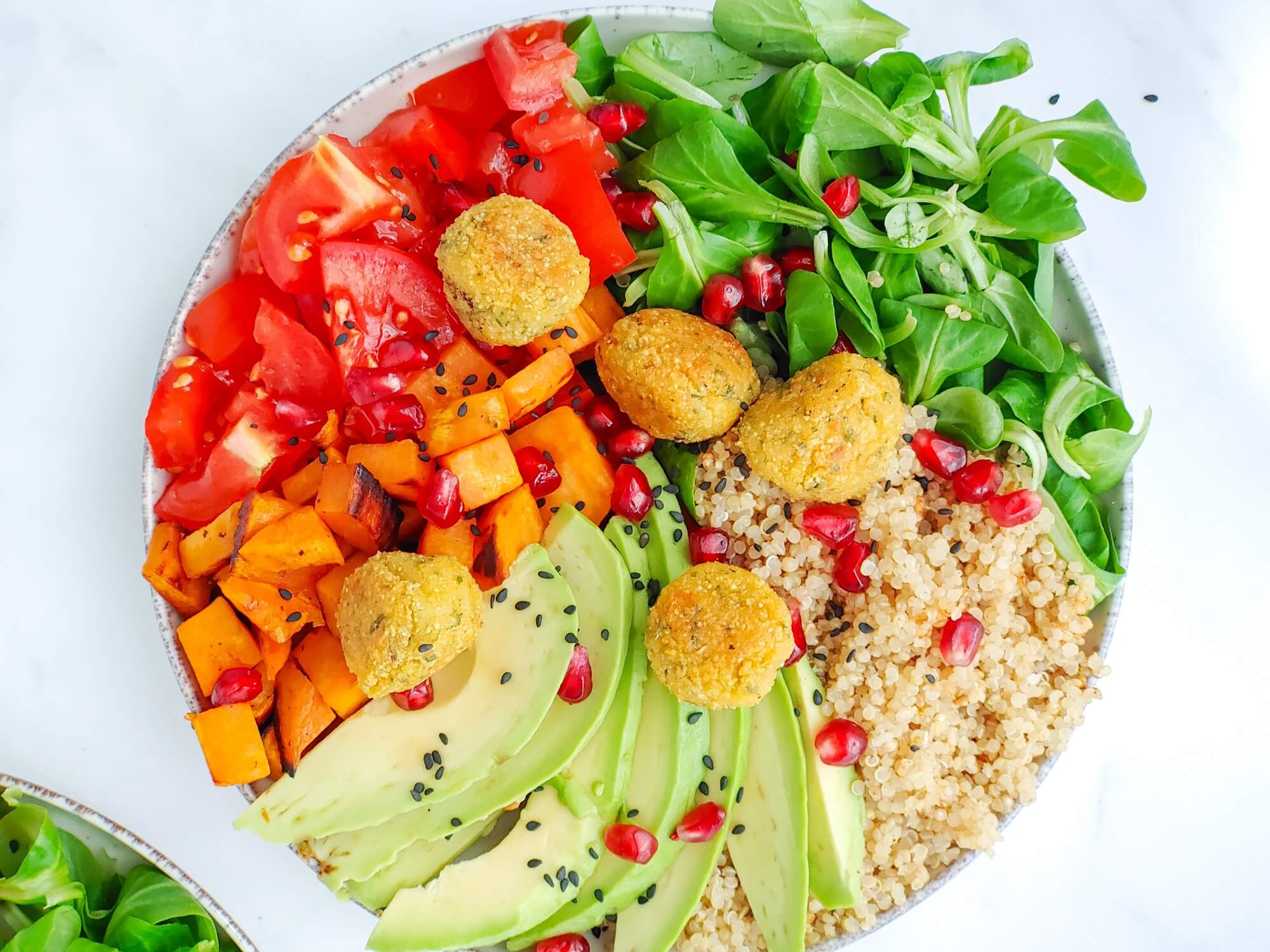 Bunte FalafelQuinoaBowl mit fruchtigem Dressing Isa's Fitlosophy
