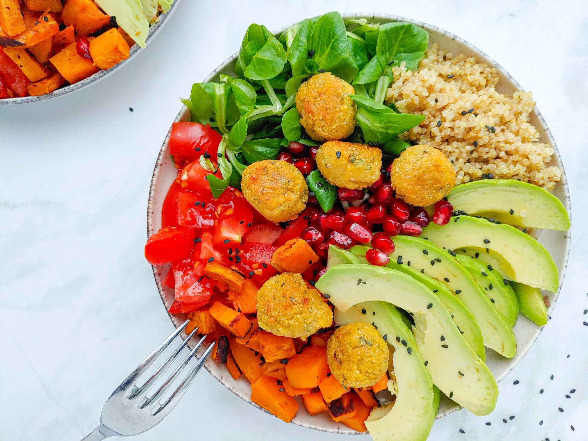 Bunte FalafelQuinoaBowl mit fruchtigem Dressing Isa's Fitlosophy
