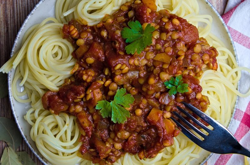 Vegetarische Linsen-Bolognese mit Spaghetti